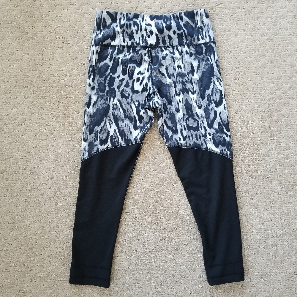 3/$20⭐ 90 Degree animal print cropped leggings - Picture 6 of 7